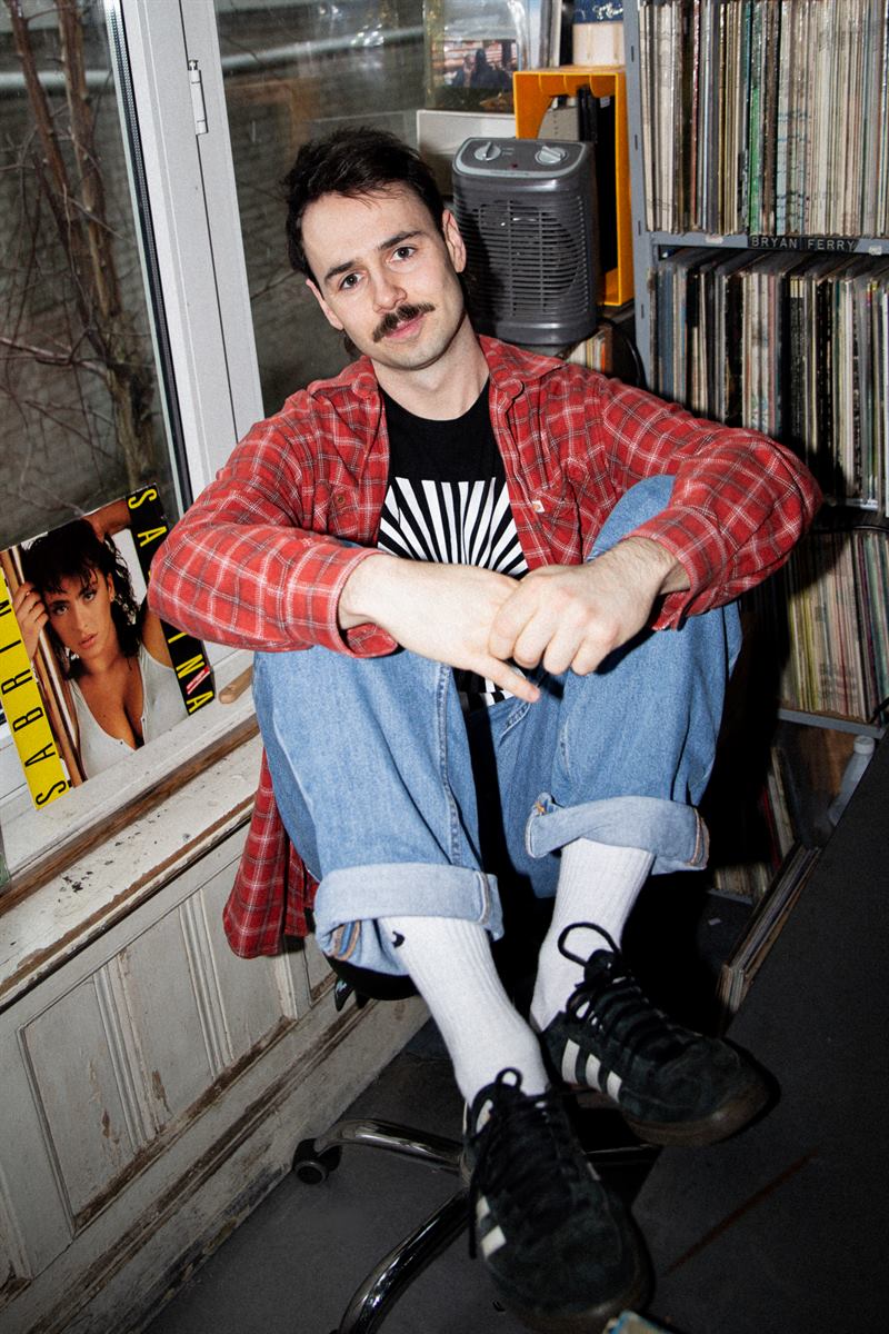 Rimini Express (Daniël Mol) among his record collection, photo by Iris Timmer